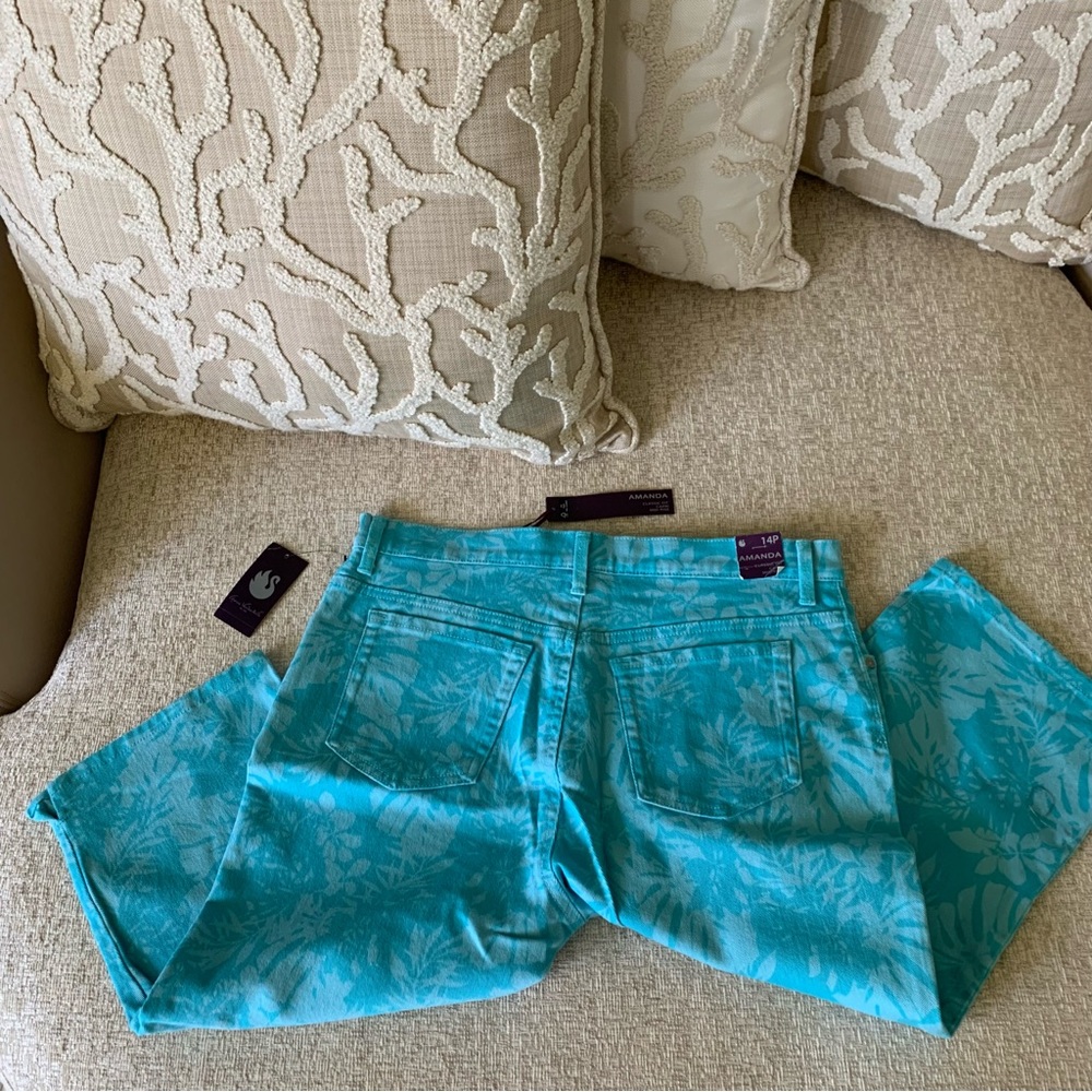 14P Gloria Vanderbilt Women’s Blue Amanda Colored Jean Capri Size 14P